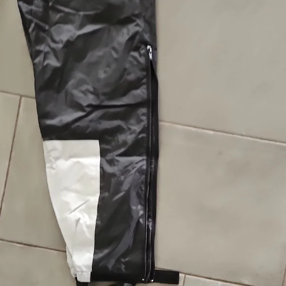 Black Jacket - Picture 5 of 8